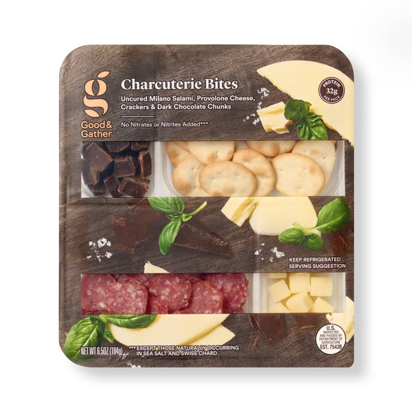 Good & Gather Charcuterie Bites Uncured Milano Salami Provolone Cheese Crackers & Dark Chocolate Chunks