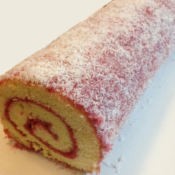 Nino Envuelto Strawberry Jelly Roll