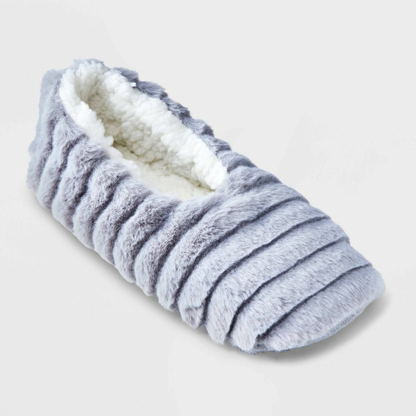 Target Women's Ribbed Faux Fur Cozy Pull On Slipper Socks With Grippers
