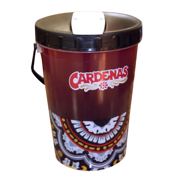 Cardenas Markets Jamaica con Guayaba Beverage