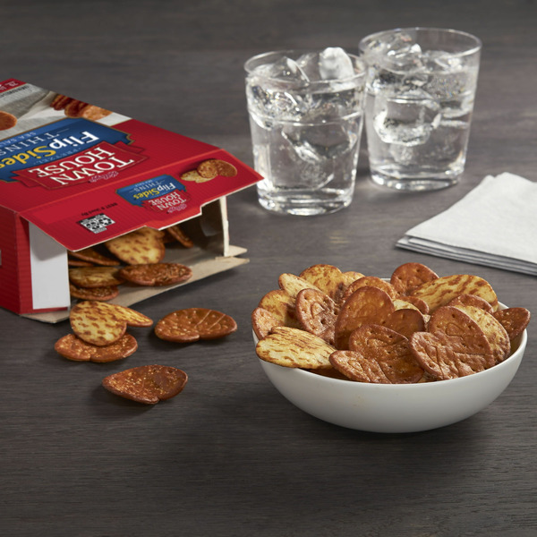 Kellogg's Town House Pretzel Flipsides Thins Crackers, Ready to Dip